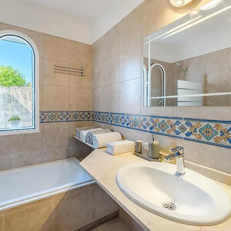 Mango Costa Adeje (Tenerife)