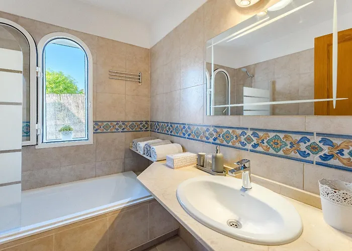 Mango Costa Adeje (Tenerife)